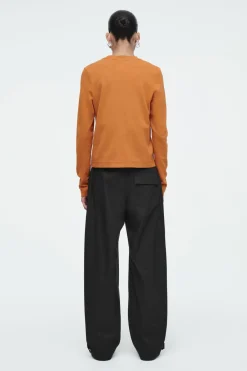 COS CLEAN CUT REGULAR LONG-SLEEVED T-SHIRT-Women T-Shirts | Tops