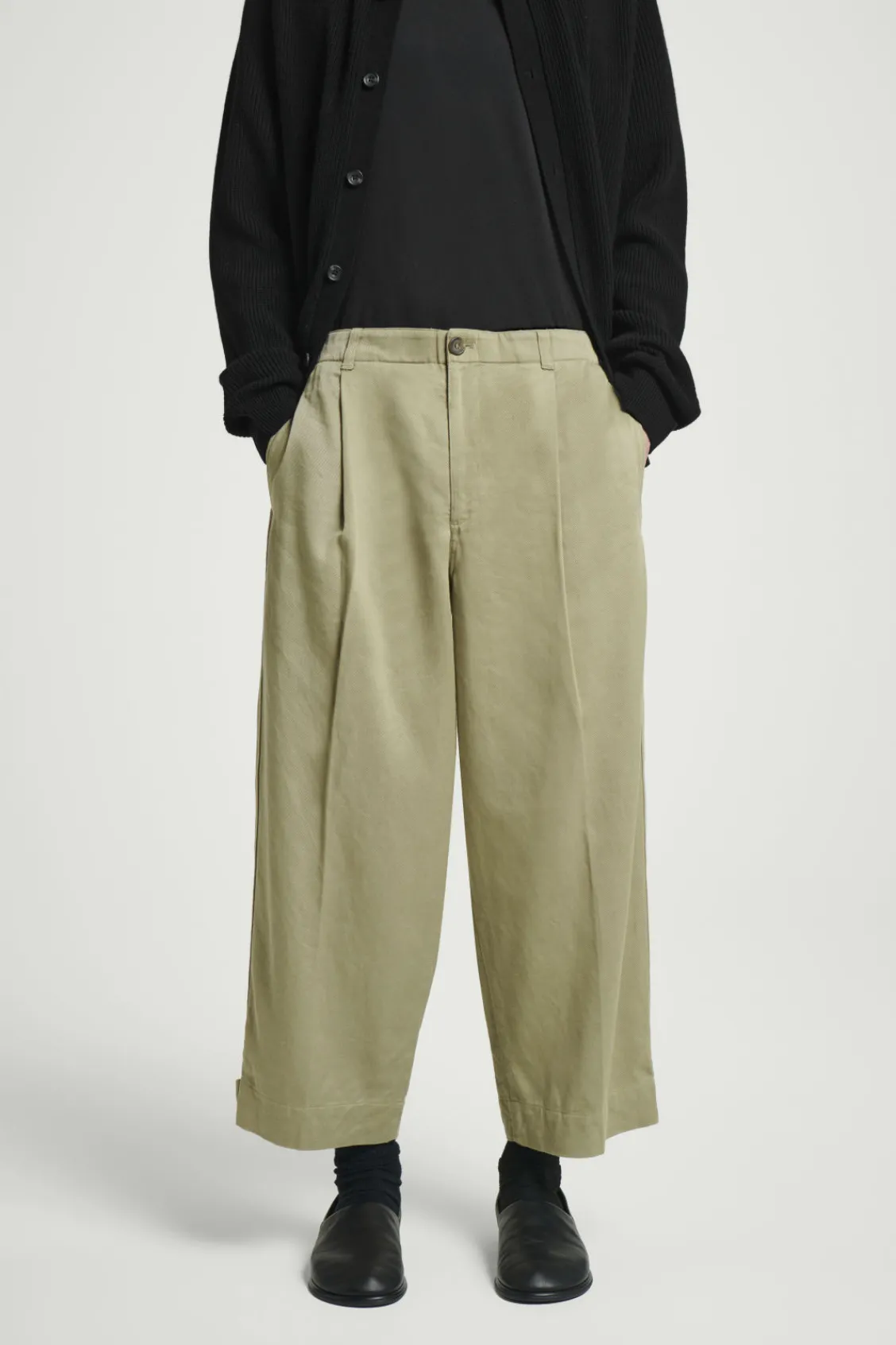 COS CROPPED BARREL-LEG PANTS- Pants