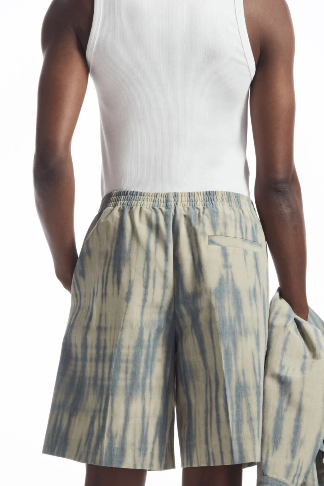 COS ELASTICATED BERMUDA SHORTS- Pants