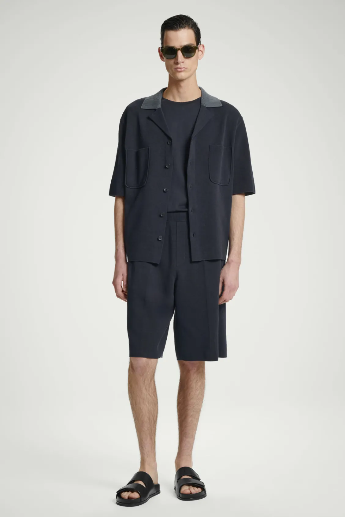 COS OVERSIZED DOUBLE-FACED KNITTED BERMUDA SHORTS- Pants