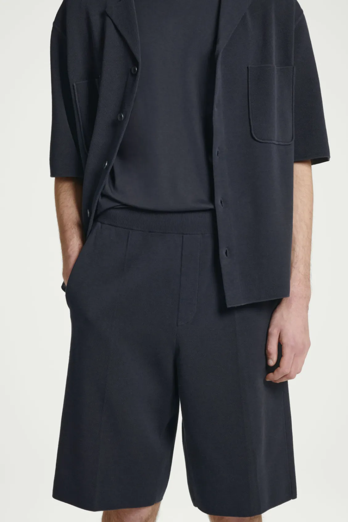 COS OVERSIZED DOUBLE-FACED KNITTED BERMUDA SHORTS- Pants