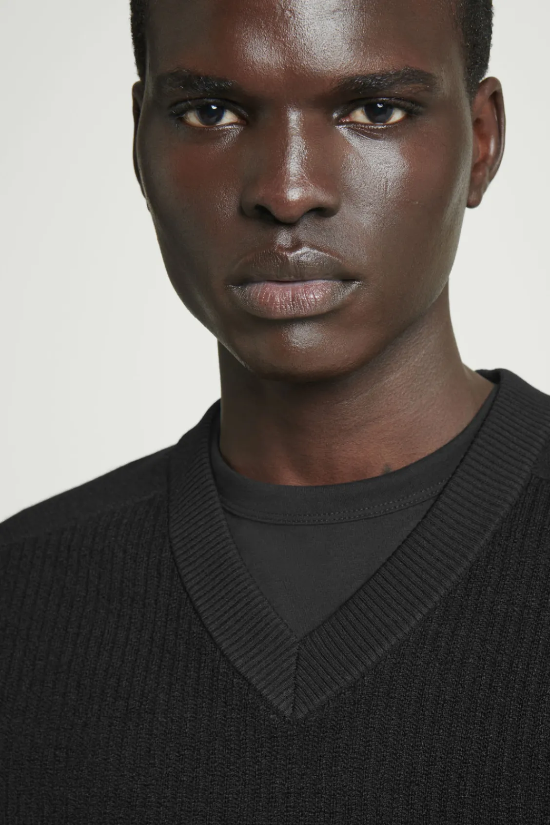 COS PANELLED WOOL V-NECK JUMPER- Sweaters & Cardigans