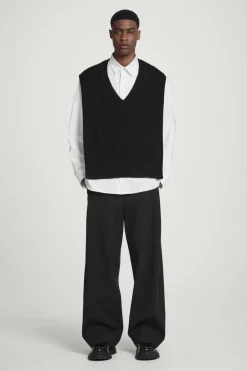 COS WOOL-CASHMERE V-NECK HYBRID TANK- Cashmere | Sweaters & Cardigans